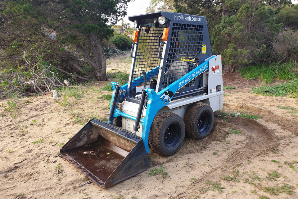 Skid steer with gp bucket